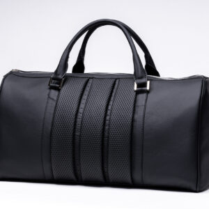 Weekender Schwarz – perforiertes Streifendesign – Detail- und weitere Ansicht