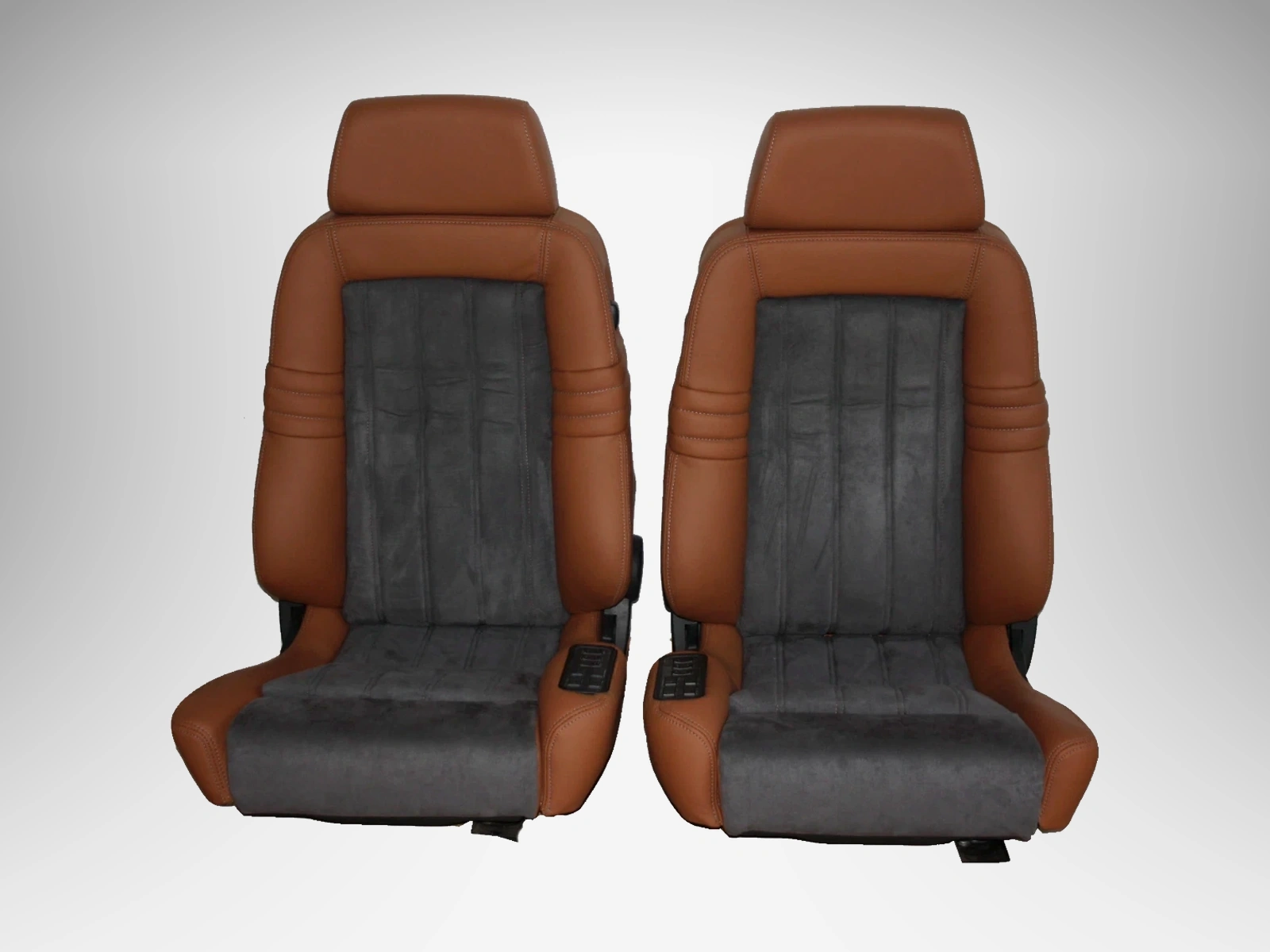 2 recaro ergomed ds sitze cognac leder schwarzes alcantara klimapaket 01 referenzhintergrund Autopolsterei Recaro Ergomed DS cognac – Produktansicht 1