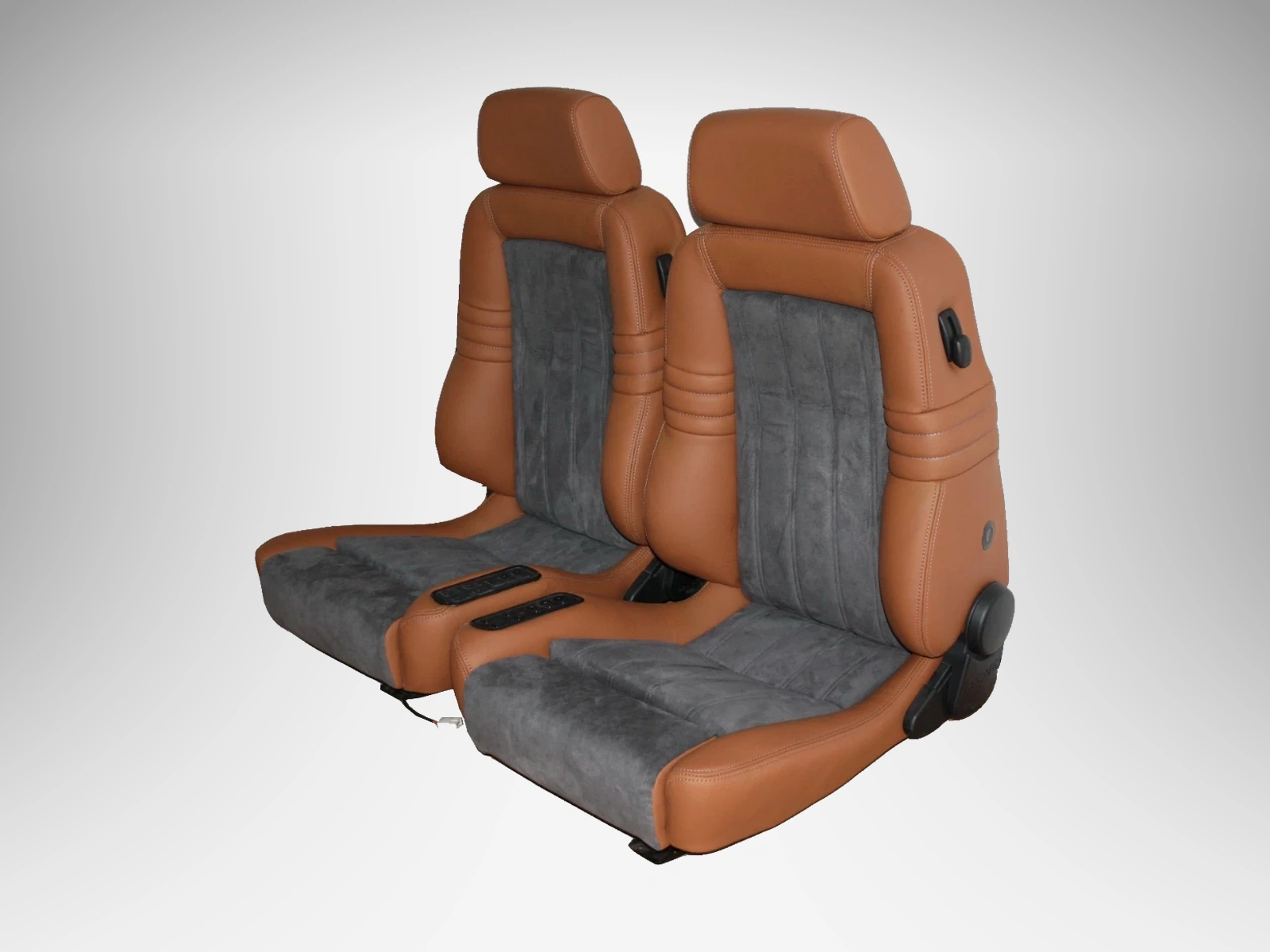 2 recaro ergomed ds sitze cognac leder schwarzes alcantara klimapaket 02 referenzhintergrund Autopolsterei Recaro Ergomed DS cognac – Ausführung cognac, Produktansicht 2