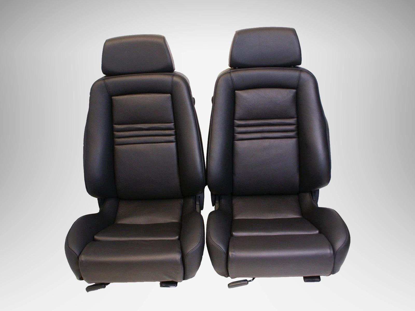 2 recaro ergomed e sitze schwarz mit seitenairbag und klimapaket 01 referenzhintergrund Autopolsterei Recaro Ergomed E schwarz – Produktansicht 1