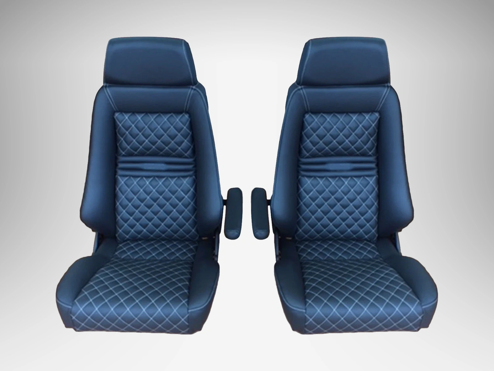 2 recaro specialist s sitze schwarz leder mit rautenmuster und armlehnen 01 referenzhintergrund Autopolsterei Recaro Specialist S schwarz – Produktansicht 1