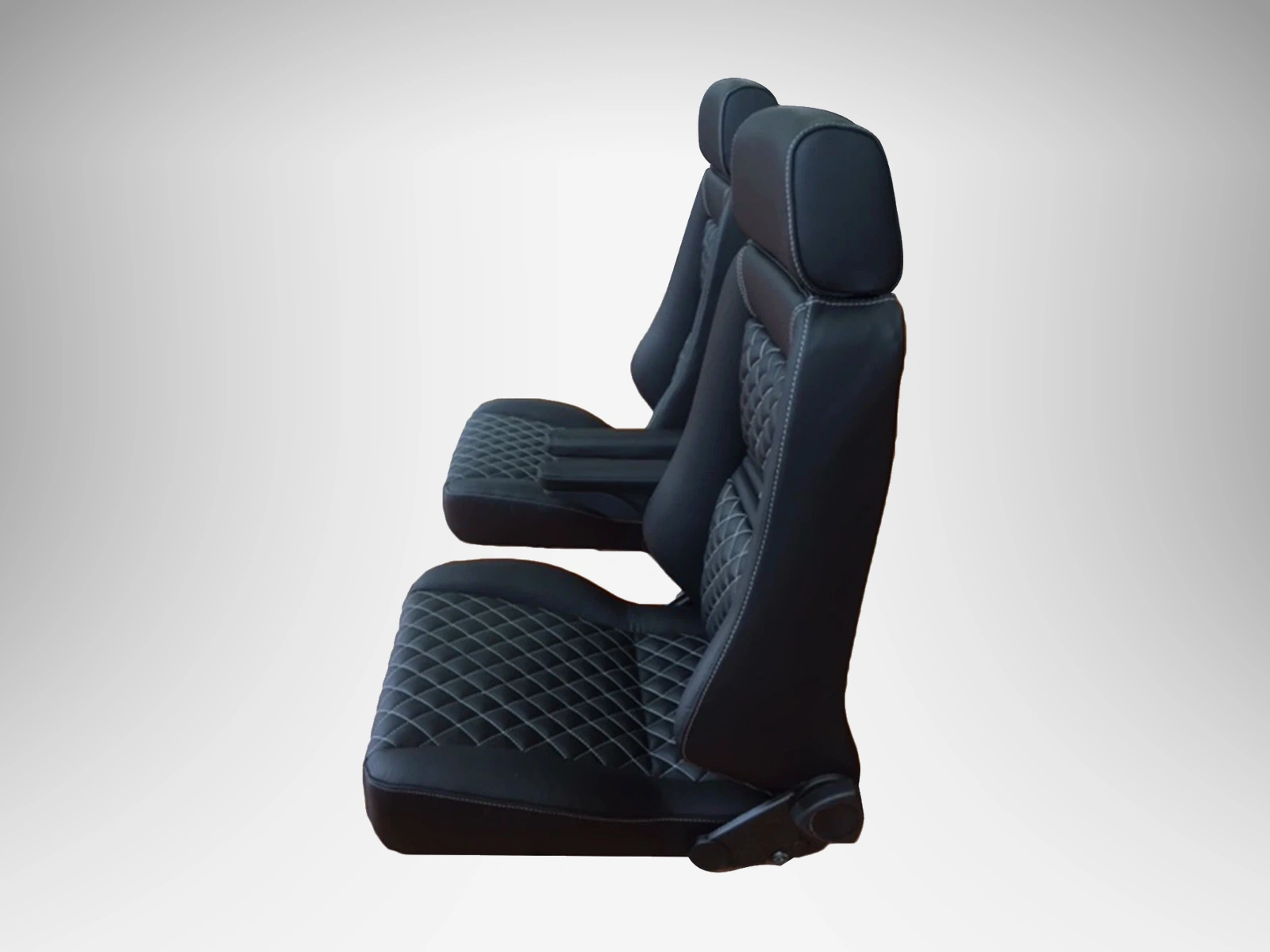 2 recaro specialist s sitze schwarz leder mit rautenmuster und armlehnen 03 referenzhintergrund Autopolsterei Recaro Specialist S schwarz – Ausführung schwarz, Produktansicht 3