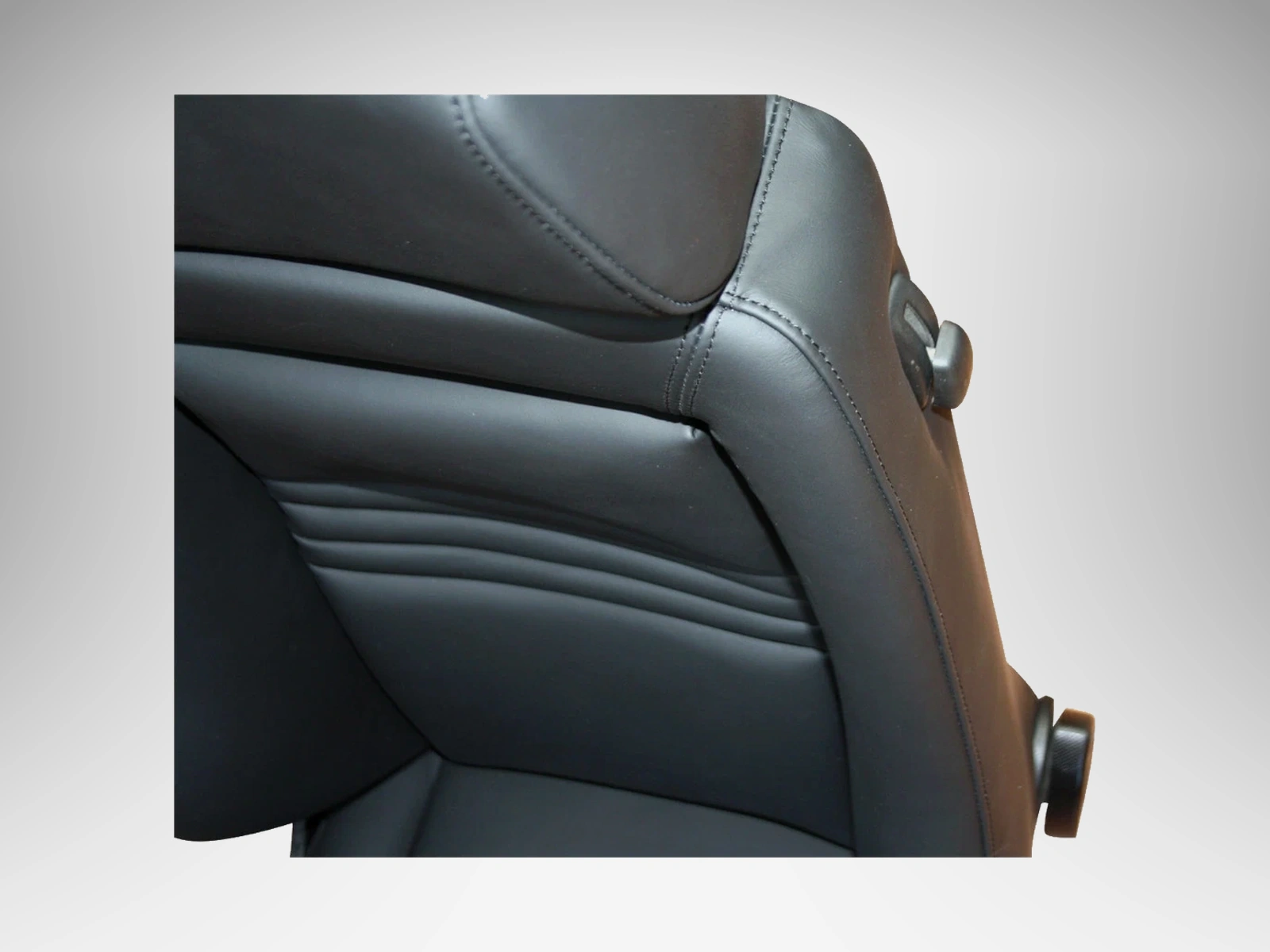 2 recaro specialist s sitze schwarz mit armlehnen neu bezogen 02 referenzhintergrund Autopolsterei Recaro Specialist S schwarz Armlehnen – Ausführung schwarz, Produktansicht 2