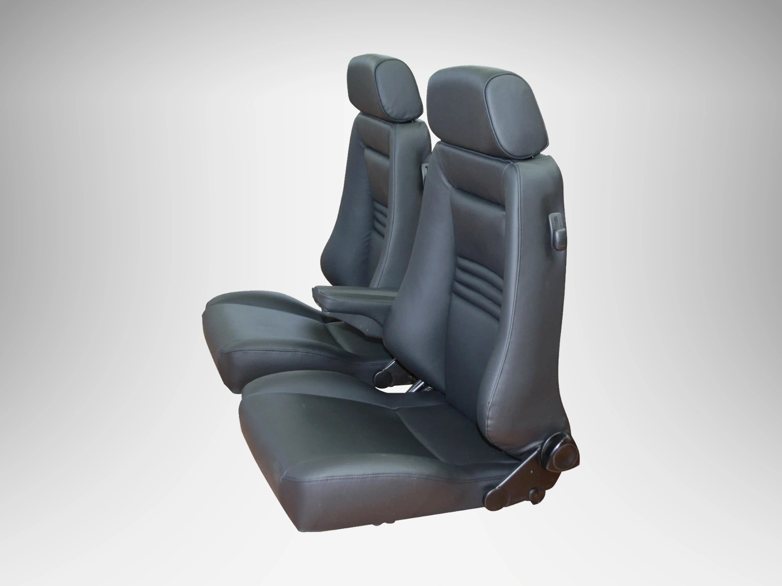 2 recaro specialist s sitze schwarz mit armlehnen neu bezogen 03 referenzhintergrund Autopolsterei Recaro Specialist S schwarz Armlehnen – Ausführung schwarz, Produktansicht 3