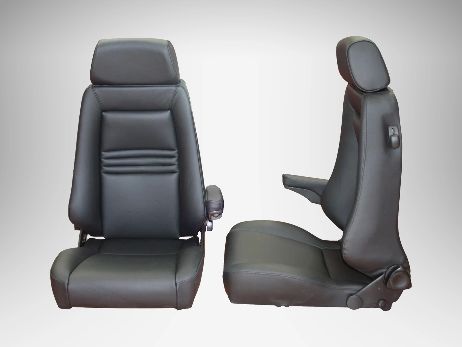 2 recaro specialist s sitze schwarz mit armlehnen neu bezogen 07 referenzhintergrund Autopolsterei Recaro Specialist S schwarz Armlehnen – Ausführung schwarz, Produktansicht 7