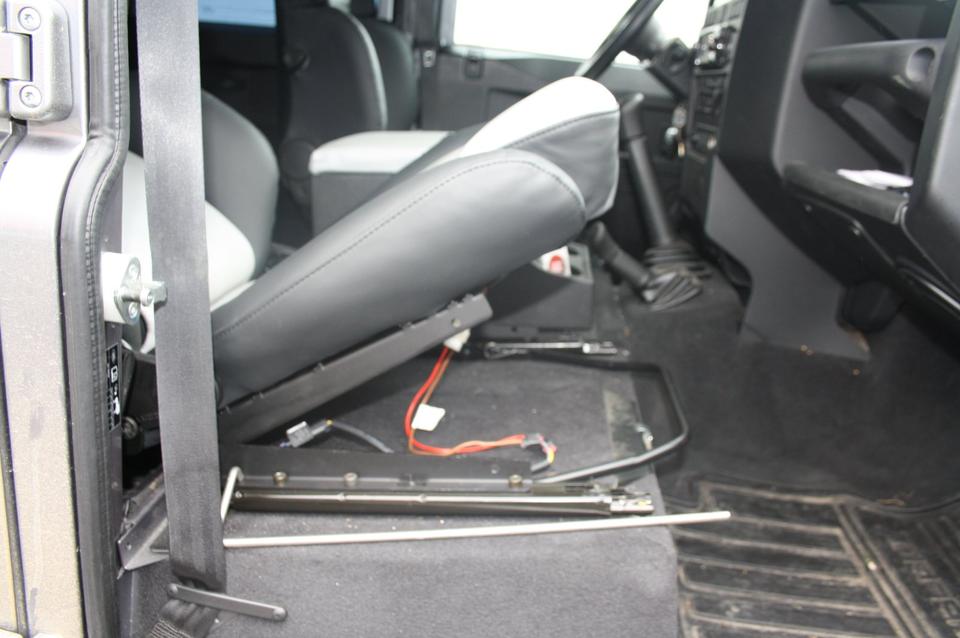 KLA 2766224284 15 Autopolsterei 2 Recaro Sitze für Landrover Defender Leder-Alcantara neu bezogen – Bild 15