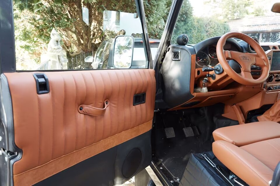 KLA 2766224284 Autopolsterei 2 Recaro Sitze für Landrover Defender Leder-Alcantara neu bezogen