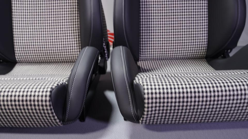 KLA 2915140990 05 Autopolsterei 2 Recaro Sportster CS Leder-Pepita für Porsche 911 neu bezogen – Bild 5