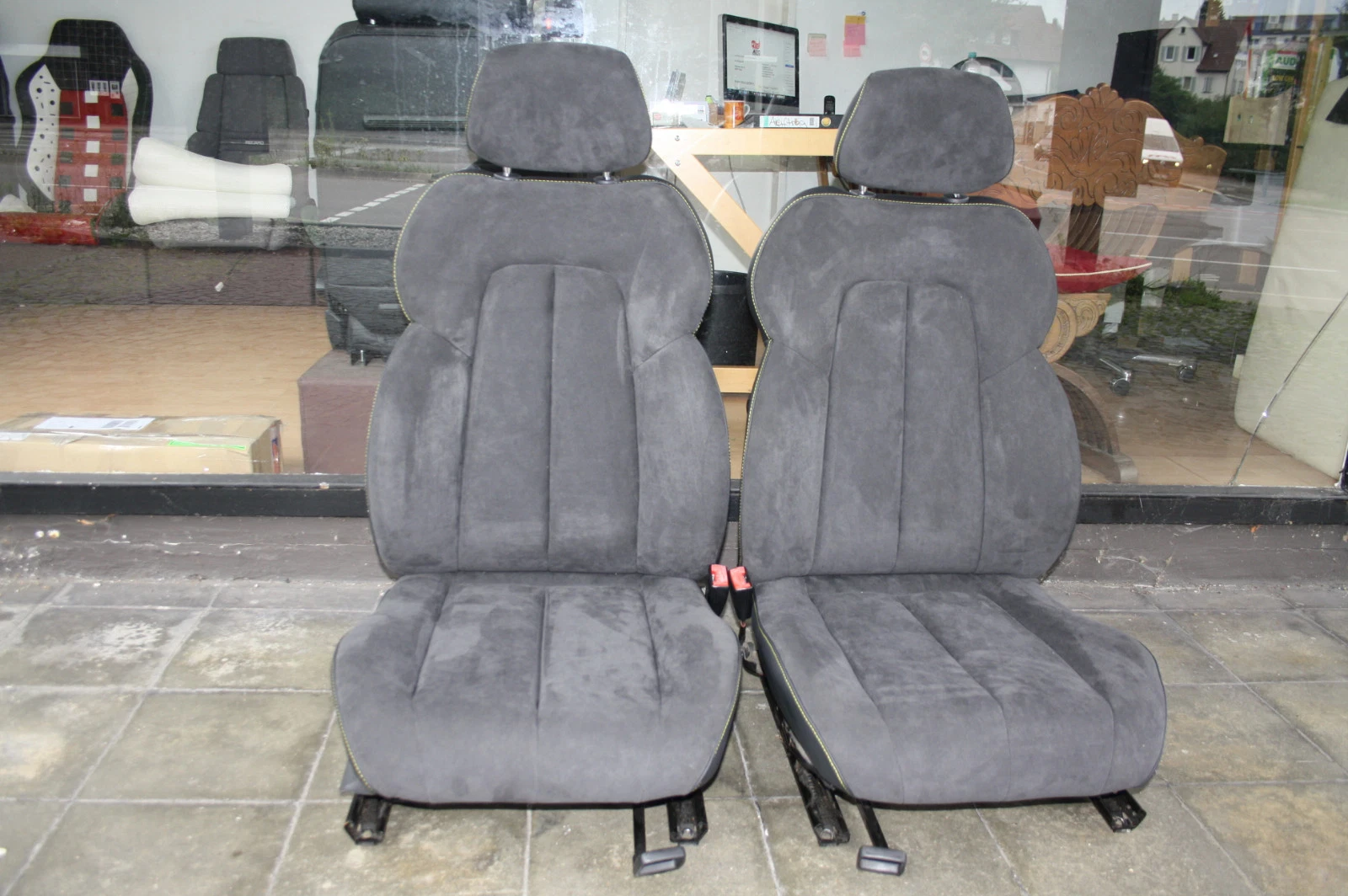 Mercedes SLK Sitzpaar im Tausch – Bild 2 Autopolsterei Mercedes SLK Sitze mit Alcantara – Ansicht 2
