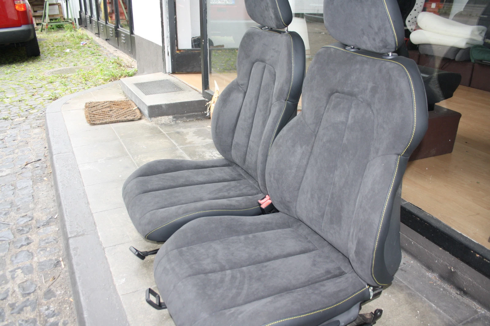 Mercedes SLK Sitzpaar im Tausch – Bild 3 Autopolsterei Mercedes SLK Sitze mit Alcantara – Ansicht 3