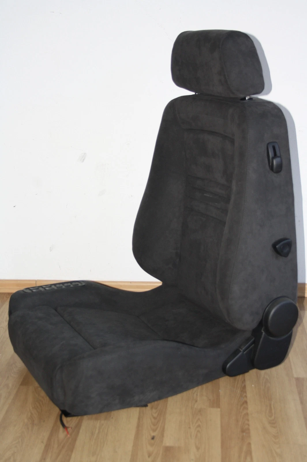 RECARO Ergomed DS schwarzes Alcantara – Bild 1 Autopolsterei Recaro Ergomed DS schwarz Alcantara – Produktansicht 1