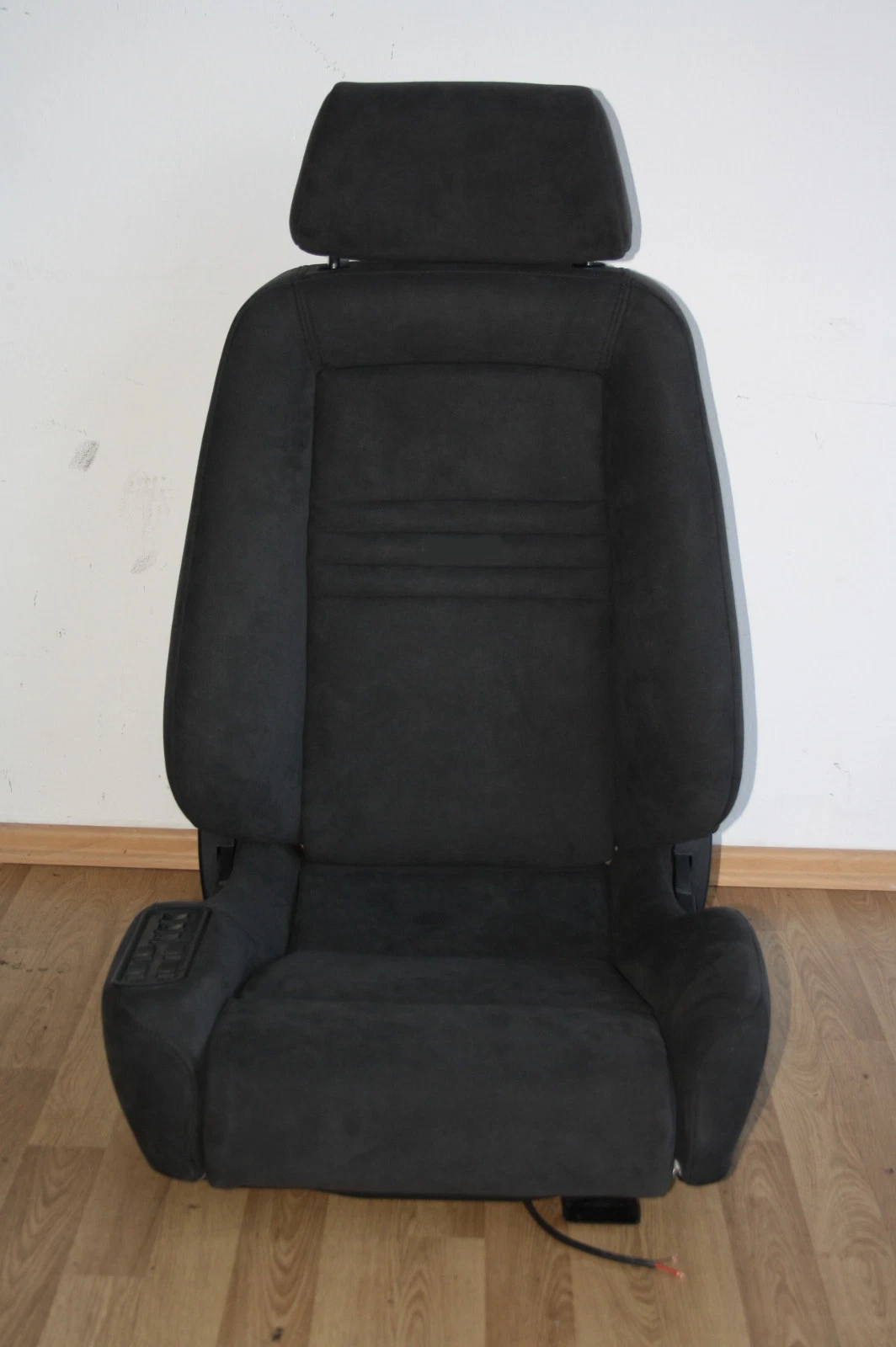 RECARO Ergomed DS schwarzes Alcantara – Bild 2 Autopolsterei RECARO Ergomed DS Sitz in schwarzem Alcantara, Produktfoto 2 von 6