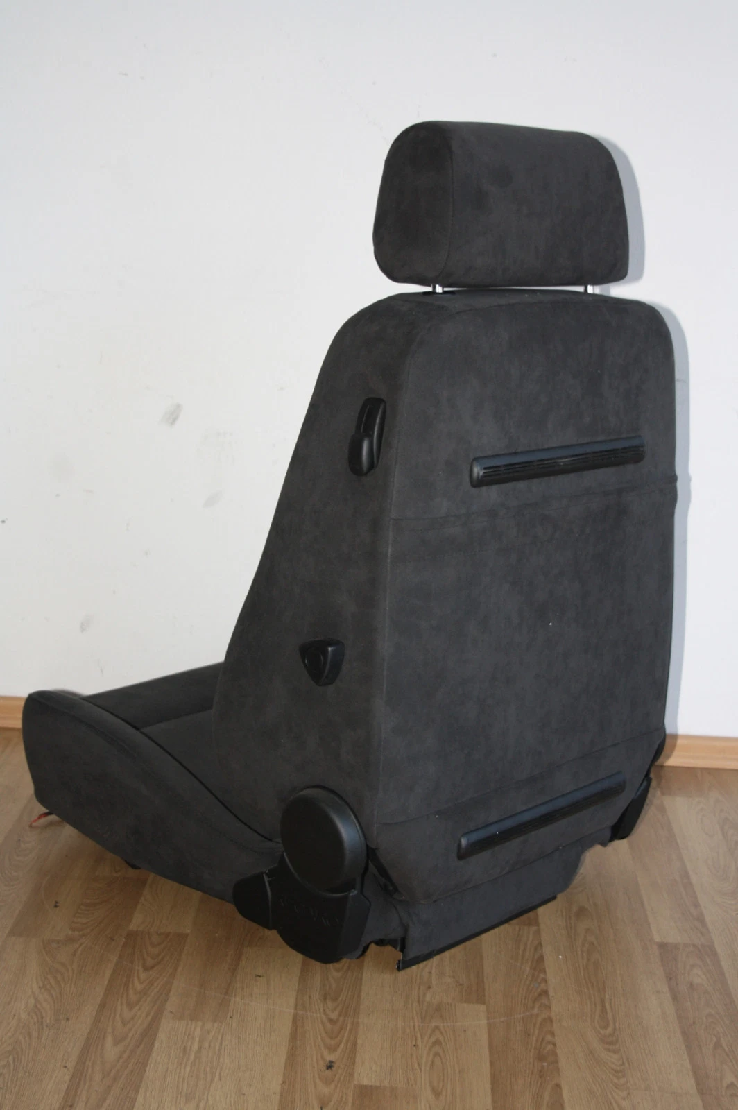RECARO Ergomed DS schwarzes Alcantara – Bild 3 Autopolsterei RECARO Ergomed DS Sitz in schwarzem Alcantara, Produktfoto 3 von 6
