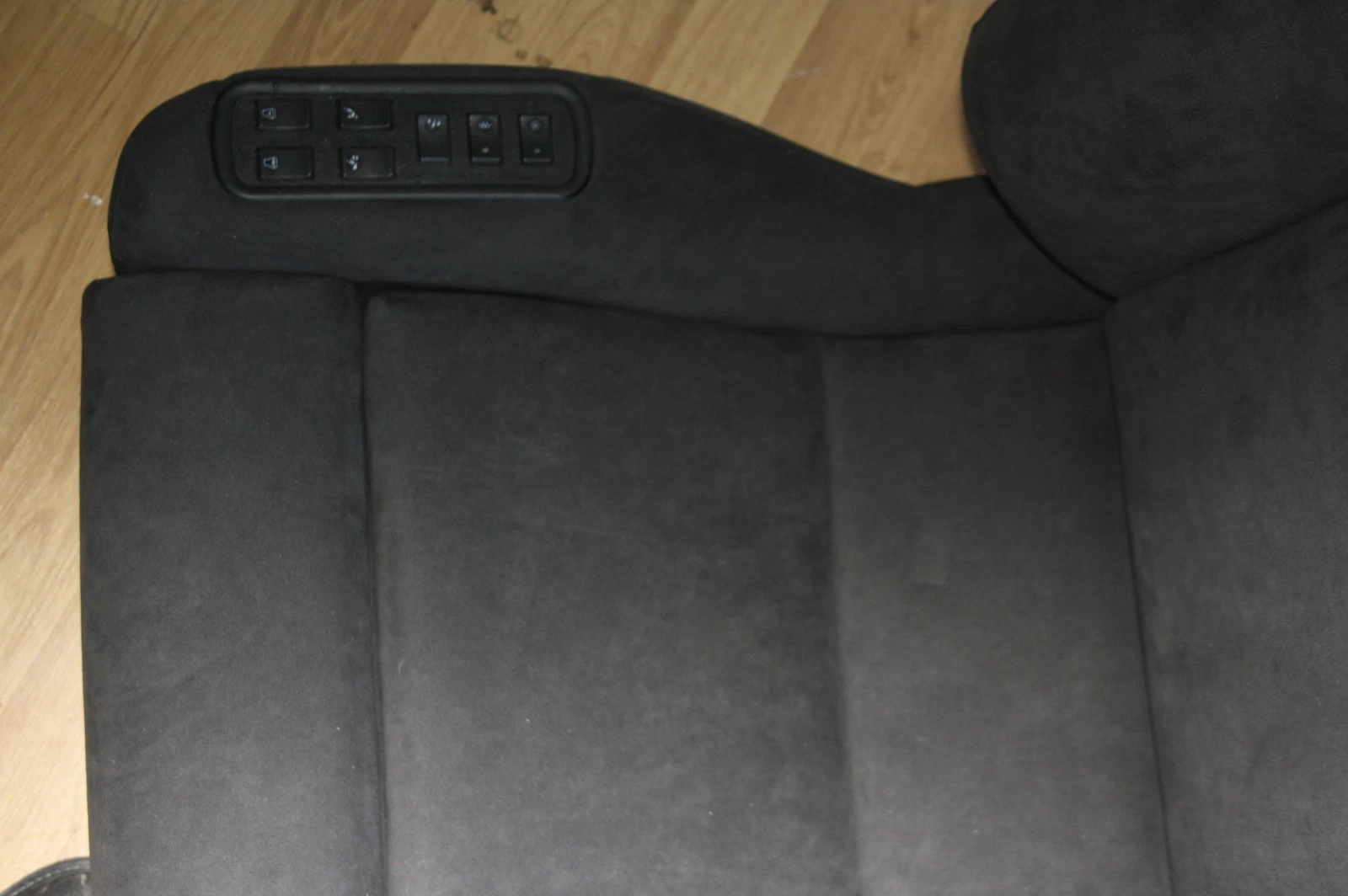 RECARO Ergomed DS schwarzes Alcantara – Bild 5 Autopolsterei RECARO Ergomed DS Sitz in schwarzem Alcantara, Produktfoto 5 von 6