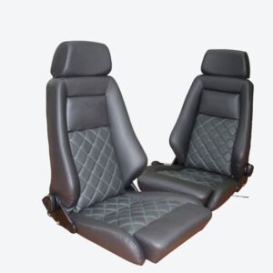 RECARO Specialist M Sitzpaar mit grüner Rautensteppung – Seitenansicht