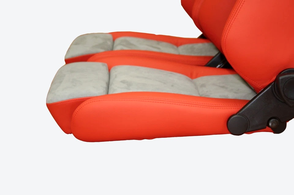 ebay 254194642269 gallery 02 Autopolsterei Detailaufnahme der roten RECARO Specialist M Sitzfläche mit grauem Alcantara