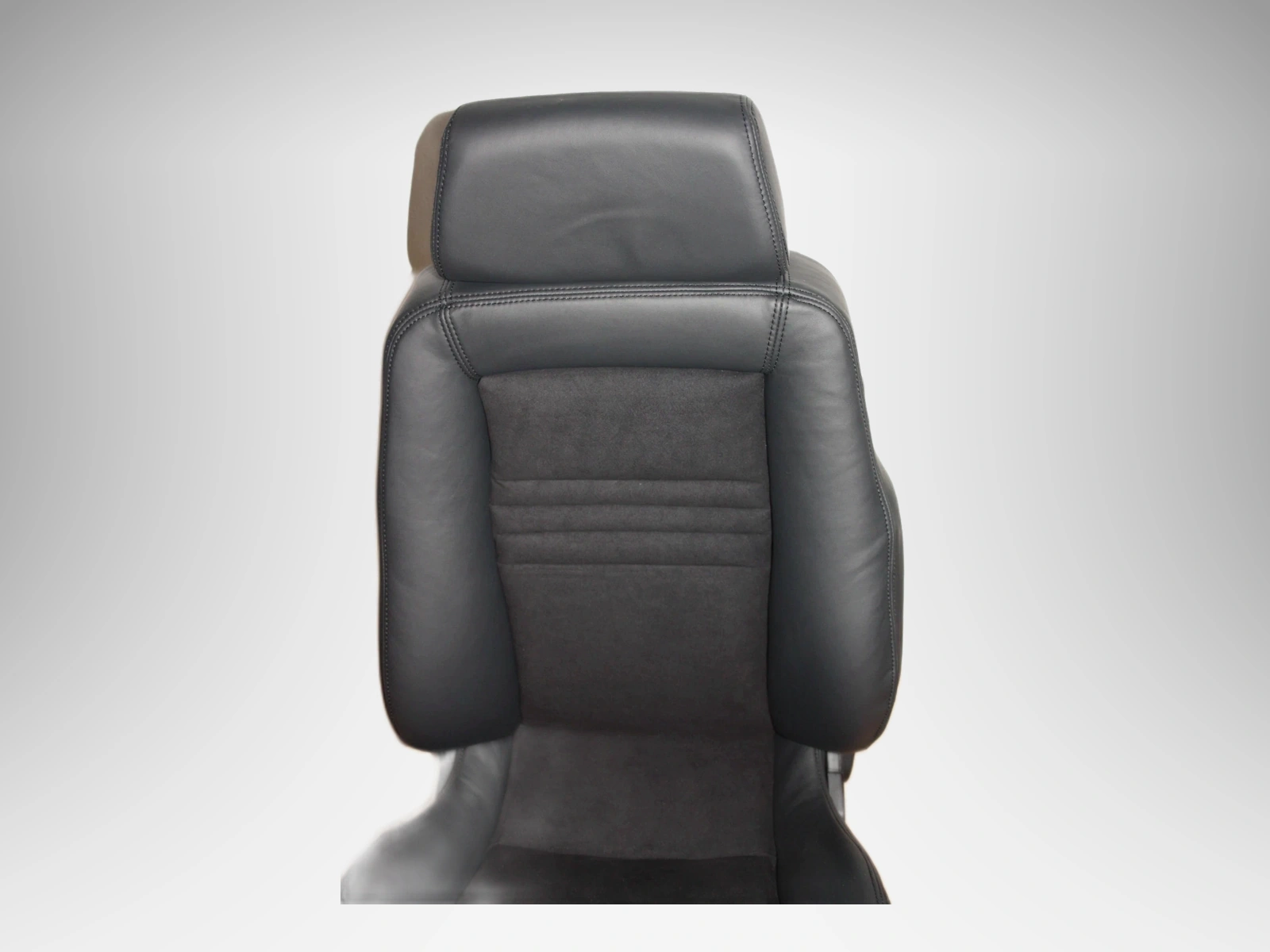 recaro ergomed es einzelsitz mit klimapaket leder alcantara schwarz 02 referenzhintergrund Autopolsterei Recaro Ergomed ES schwarz – Ausführung schwarz, Produktansicht 2