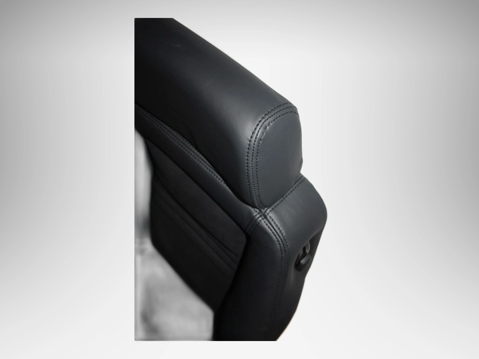 recaro ergomed es einzelsitz mit klimapaket leder alcantara schwarz 03 referenzhintergrund Autopolsterei Recaro Ergomed ES schwarz – Ausführung schwarz, Produktansicht 3